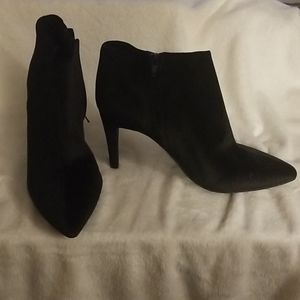 Old Navy black crushed velvet heels booties 10